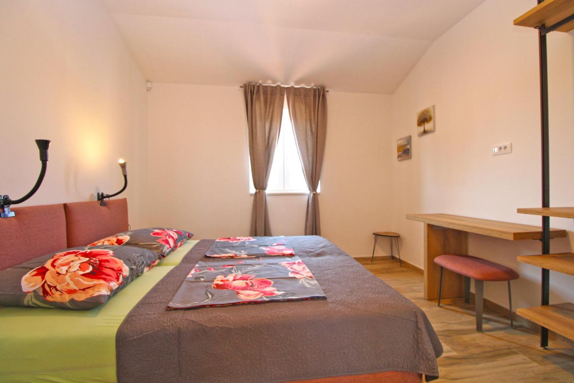 Vikendica Rose 2352 Pula